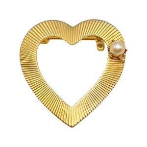 Sweet Vintage Gold Tone Open Heart Valentine Brooch with Single Pearl